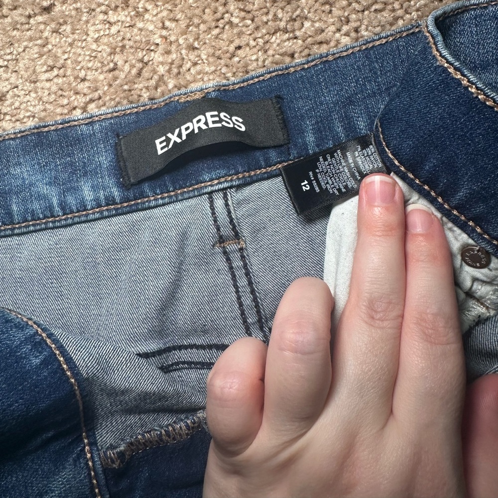 Express Shorts - Picture 3 of 3